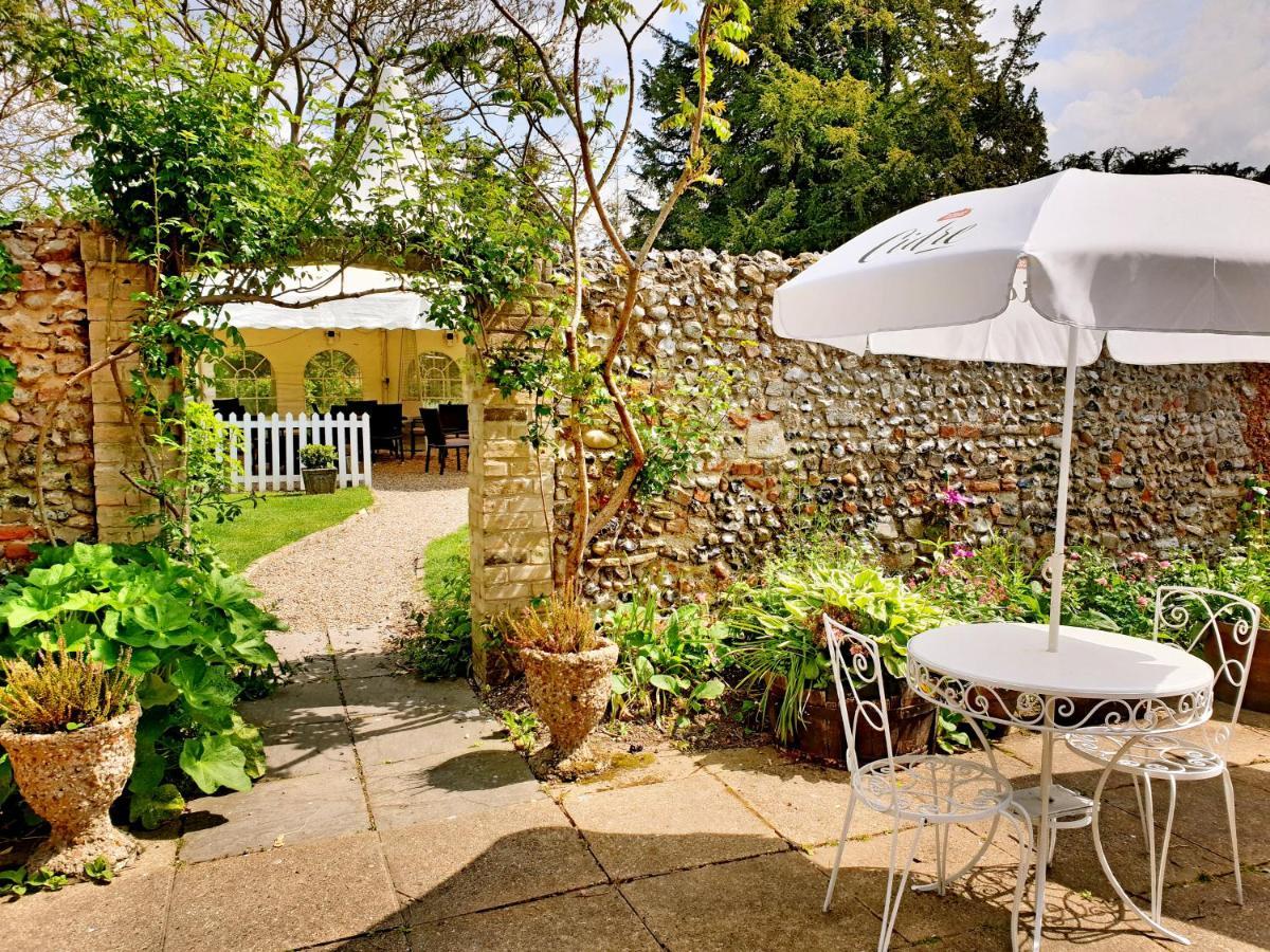 The Crown House Inn Great Chesterford Extérieur photo